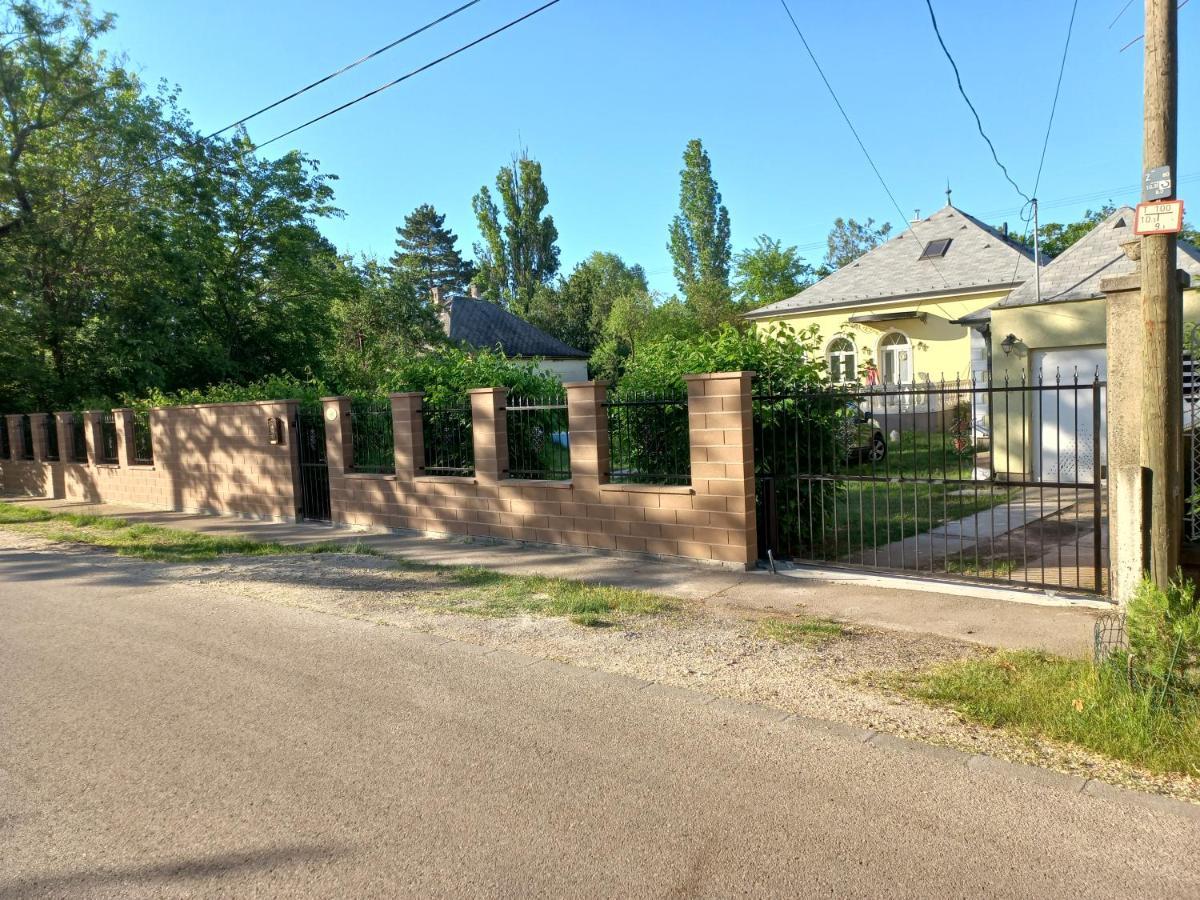 Small House In Green Area Budapešť Exteriér fotografie